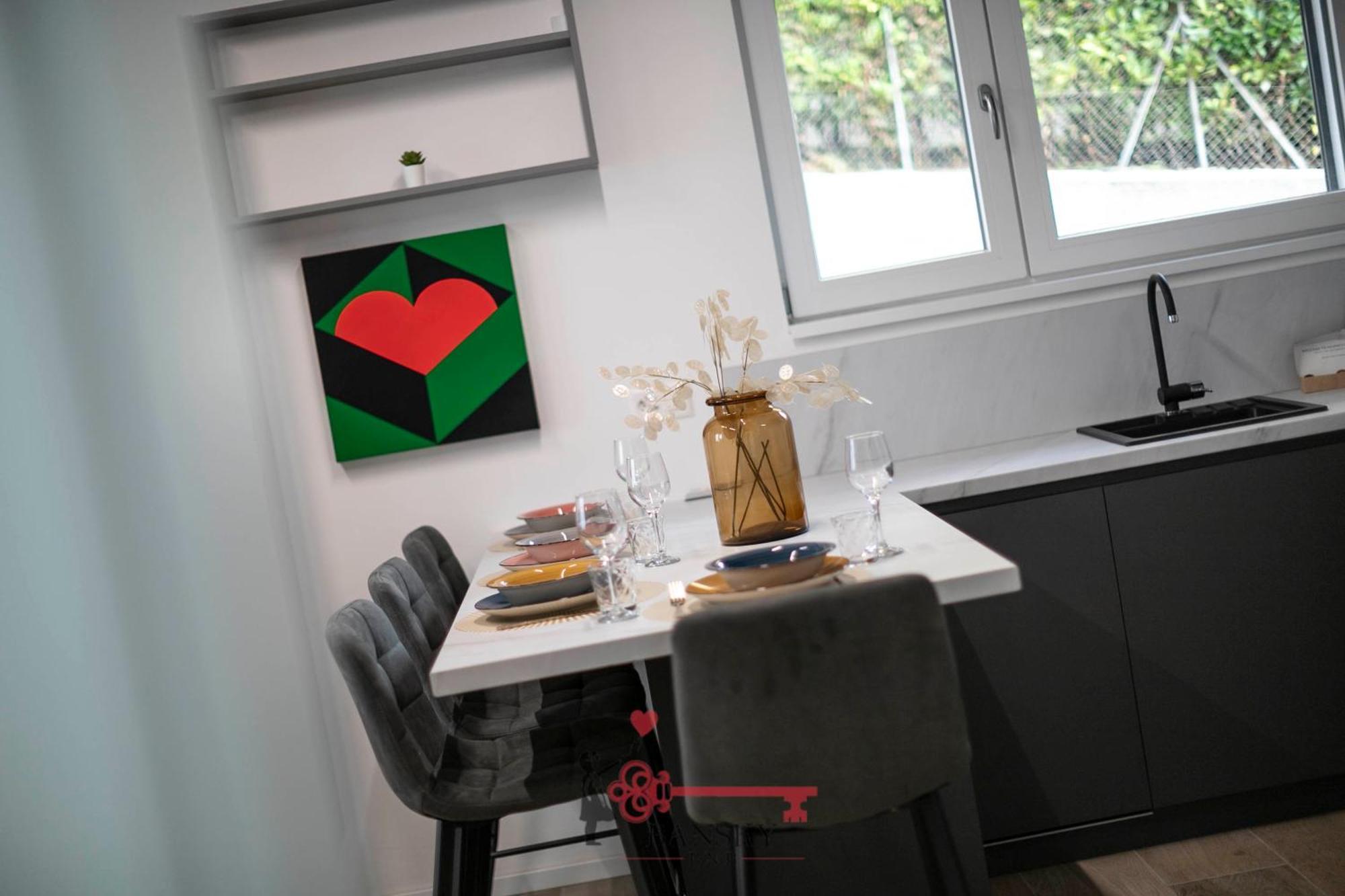 Home Sofia Room 2 - Modern Station -By Easylife Swiss Лугано Екстер'єр фото